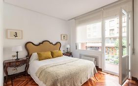 Elegancia Con Diseno Clasico